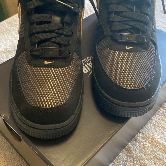 EUC. Nike Air (AirForce 1) women’s size 5.5. Youth size 4. - Picture 6 of 12